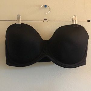 Black strapless bra